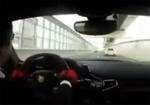 Ferrari 458 Italia vs Porsche 911 in Japan